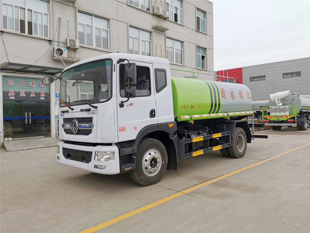 國(guó)六12立方東風(fēng)D9 灑水車(chē)