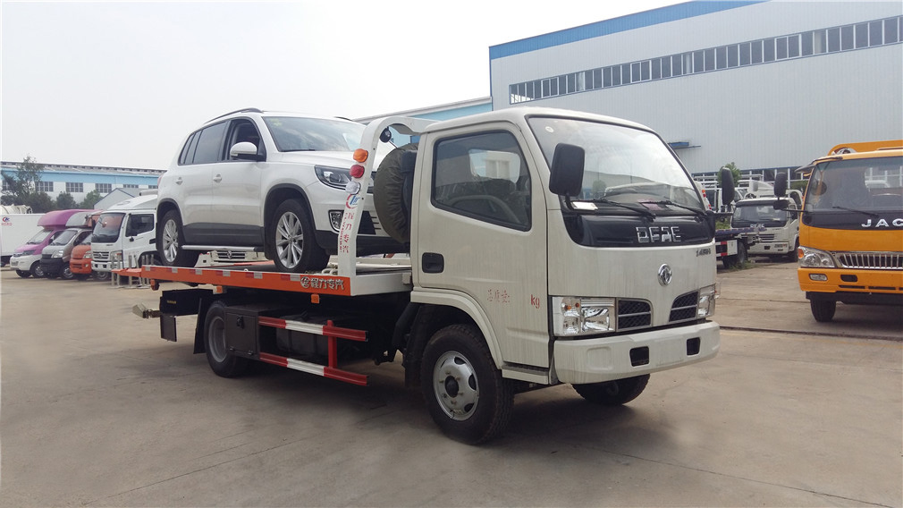 東風(fēng)多利卡藍(lán)牌一拖二清障車(chē)