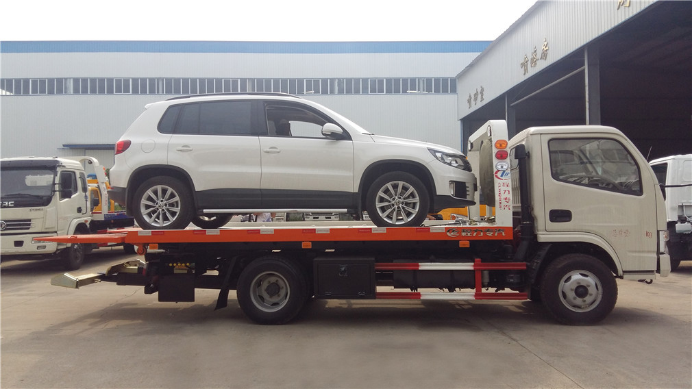 東風(fēng)多利卡藍(lán)牌一拖二清障車(chē)